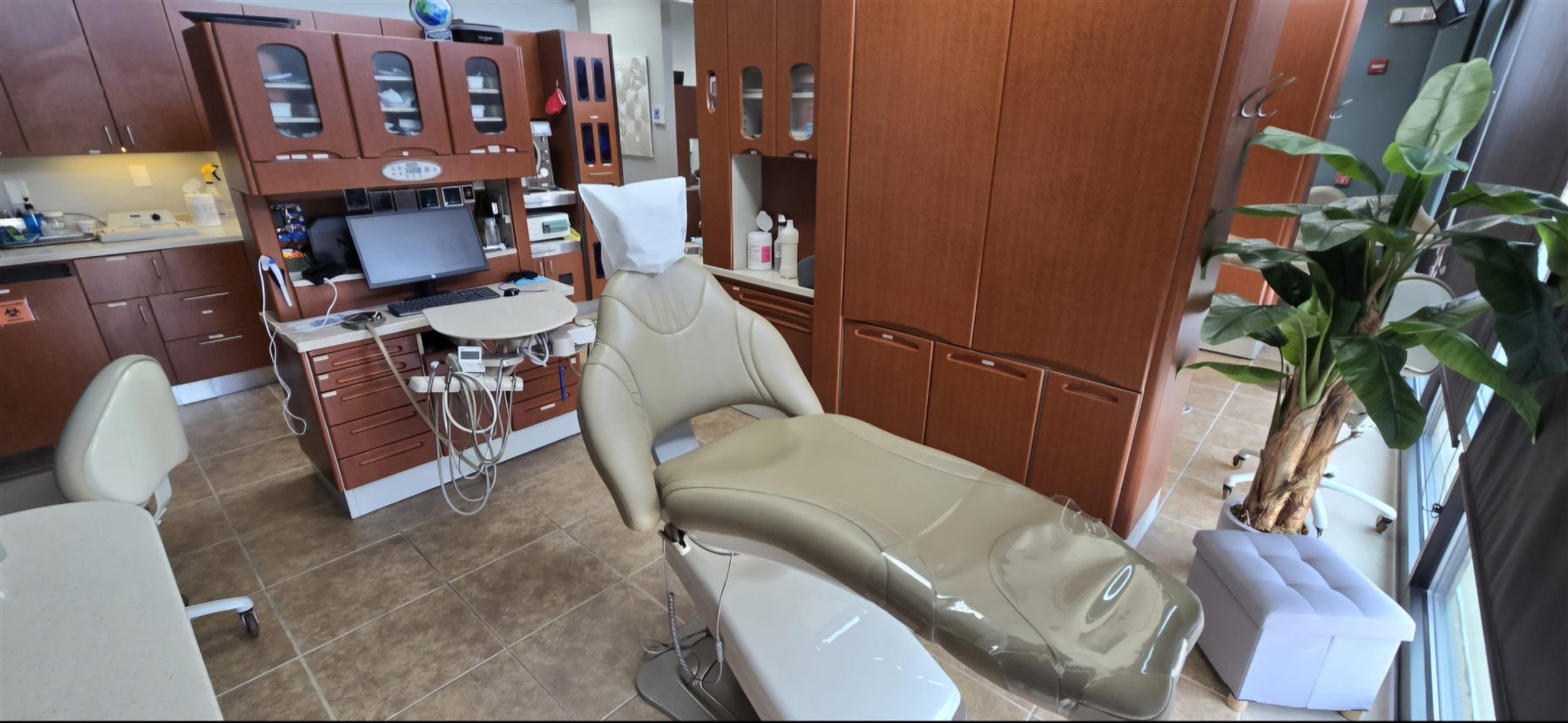 A complete operatory we evaluated for purchase: chair, cabinetry, delivery system, and imaging